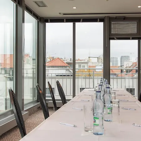 Отель Avance 4*