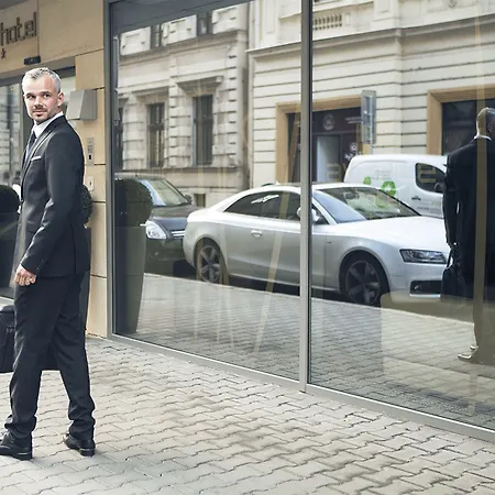 阿旺斯酒店 4* 布拉迪斯拉发