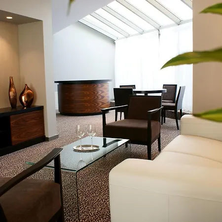Avance Hotel