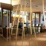 Avance 4*