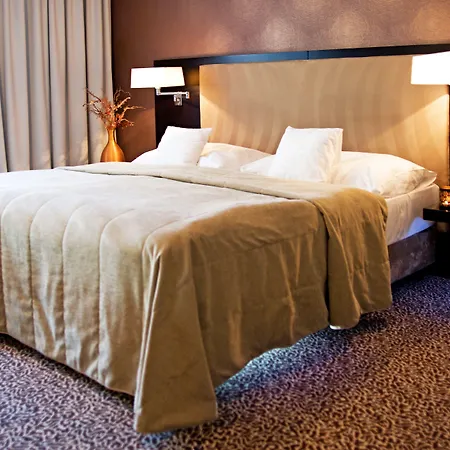 أفانسي فندق 4*