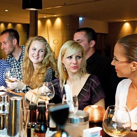 أفانسي فندق 4*